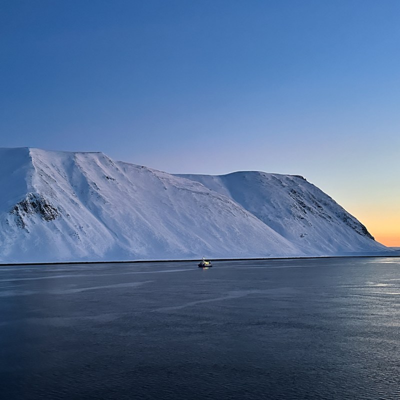 Détroit de Magerøya, Norvège : entre le jour et la&nbsp;nuit